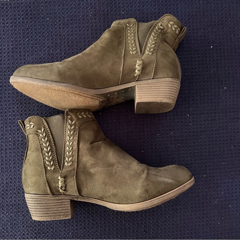 Elegant Suede Ankle Booties in Gray - Picture 3 of 5